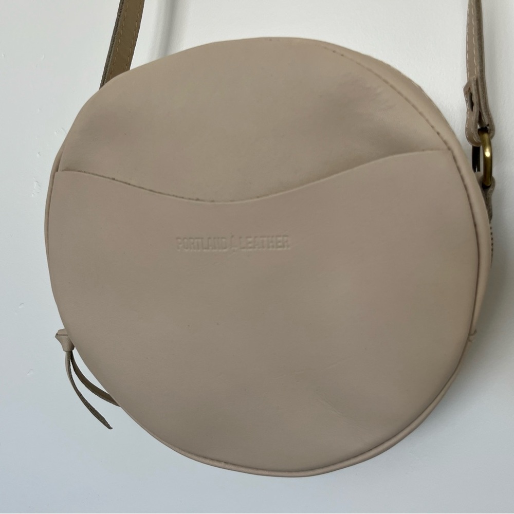 Portland Leather Circle Crossbody Large Bone